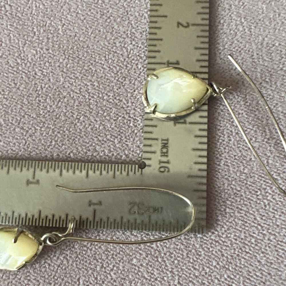 Kendra Scott Gold Tone Dee Drop Earrings In White Mother Of Pearl - Picture 8 of 8